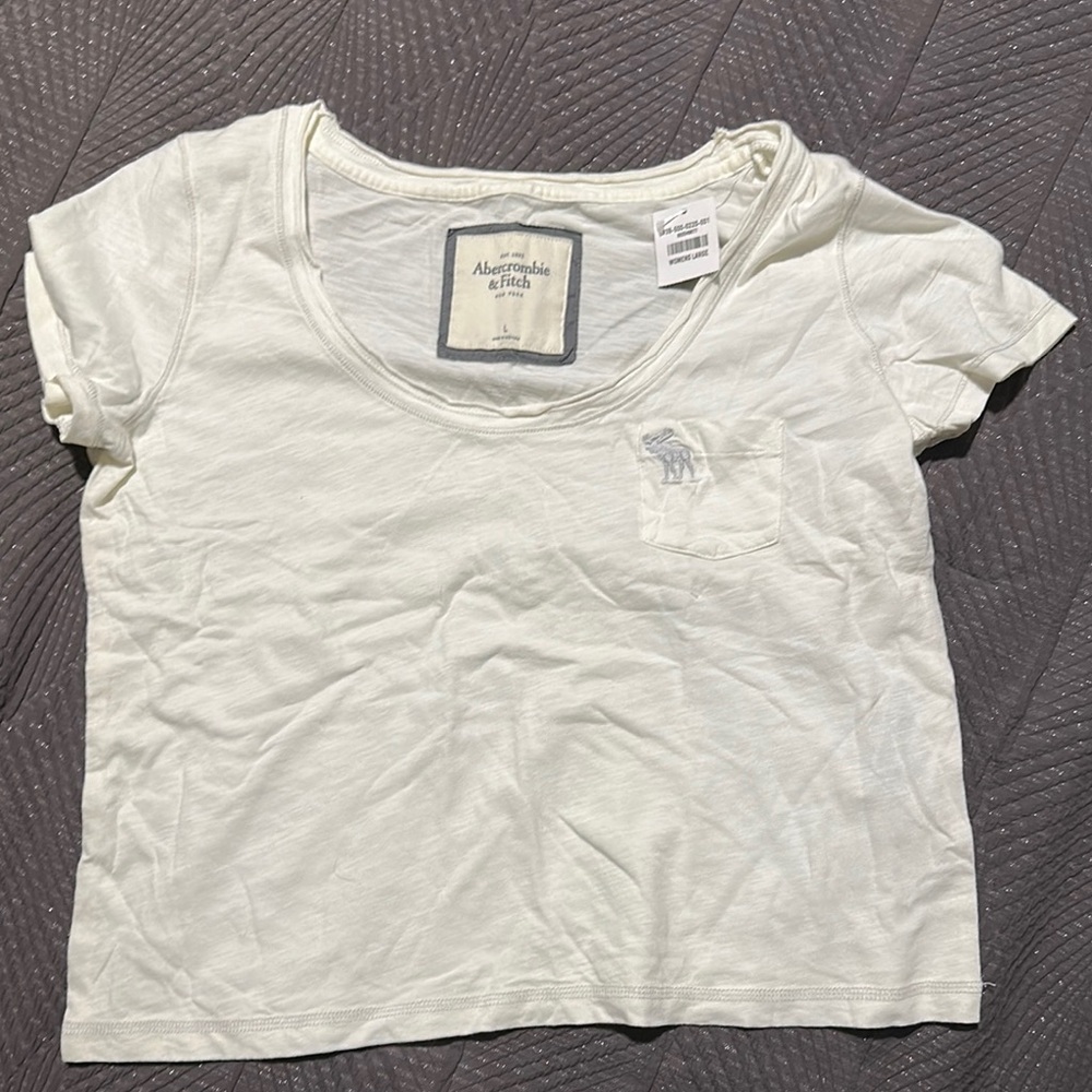 Abercrombie & Fitch woman’s Cream Short Sleeve Tee